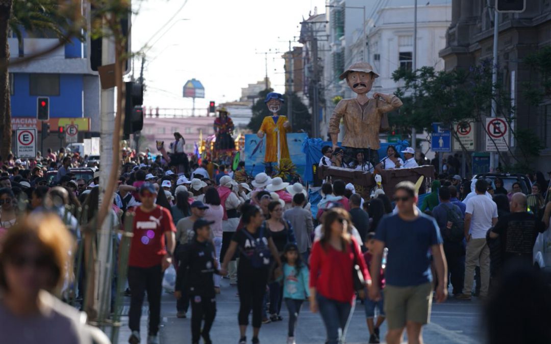 Pasacalle «Carnaval de los gigantes» se tomó Antofagasta