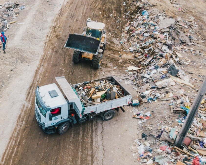 Más de 1.500 toneladas de basura ha retirado FCAB de la faja ferroviaria en Antofagasta en lo que va del año