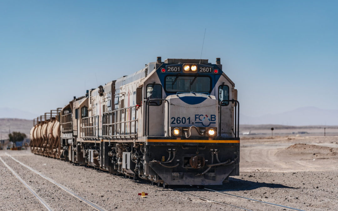 Tren es asaltado en el desierto con extrema violencia