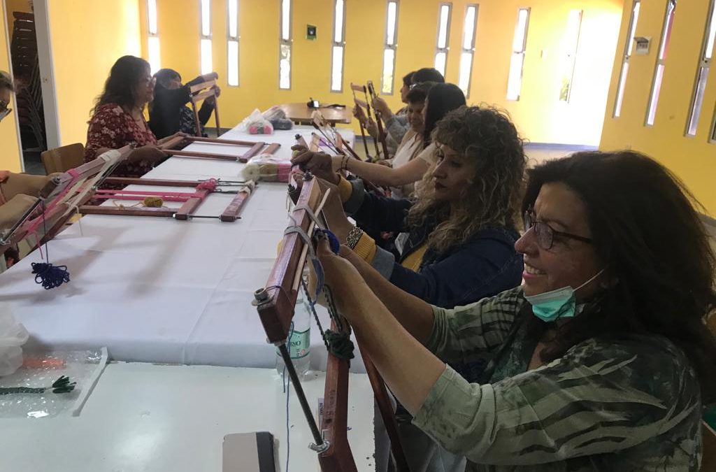 Con taller de telar FCAB revive el Patrimonio Andino con mujeres de Calama